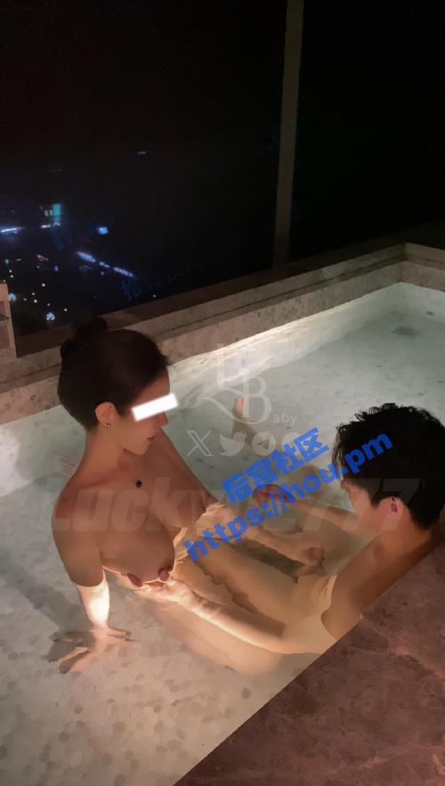 推特网红夫妻LuckyQL777 约单男拍摄大作泳池Party性爱 首次泳池里啪啪