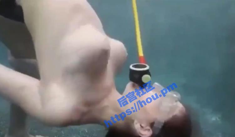 外国人潜水员脑洞大开 和女同事一起拍摄表演潜水操逼 逼里不会进水吗