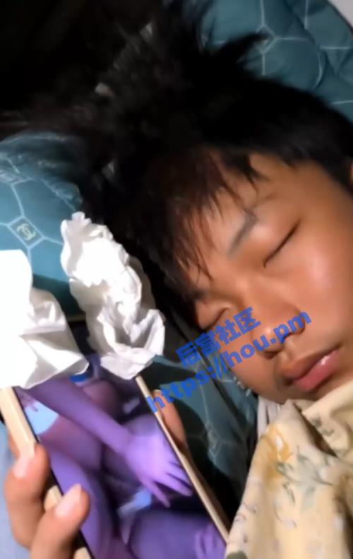 年轻人撸管要节制啊 初中生打飞机昏死在床上 被室友拍视频发到网上