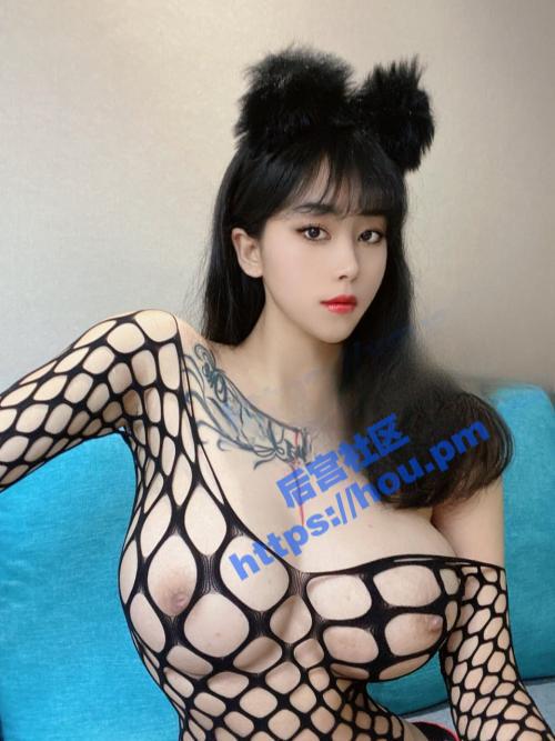 巨乳纹身骚女Zhangheyu张老师 镜头前各种展示大奶和美臀 魔鬼身材让人痴迷