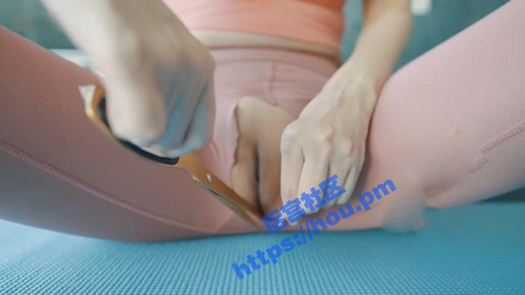 瑜伽裤爱好者福利！优质瑜伽主题片展示完美身材 一线天馒头B和白皙嫩奶诱惑十足！